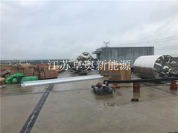 恭喜我公司承接丹陽宏福物流園15噸太陽能加空氣能熱水工程，已順利進場開始安裝。
